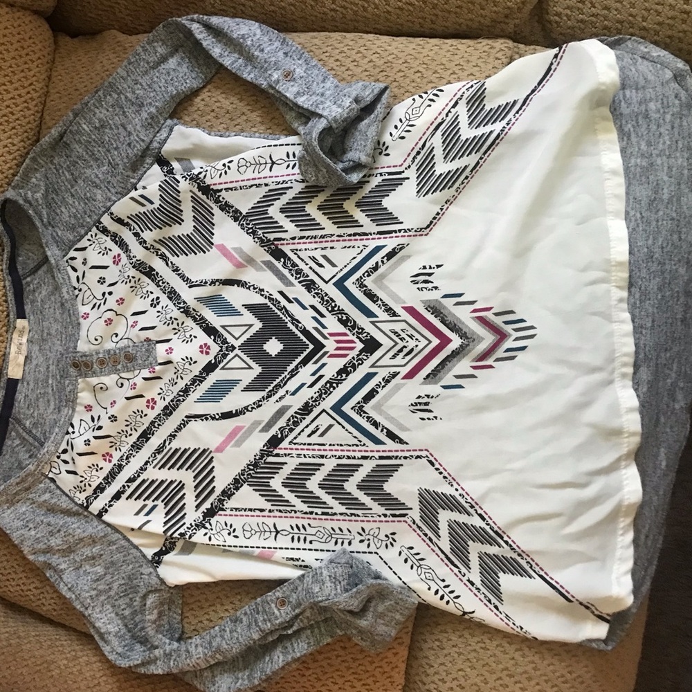 Hi-low cutong sleeve top